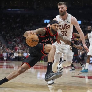 哈登18分米切尔15分 骑士惨败猛龙总分2-1