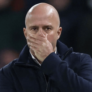 坚决不换帅！斯洛特拿到欧冠名额就留任，利物浦再给2亿欧元买人