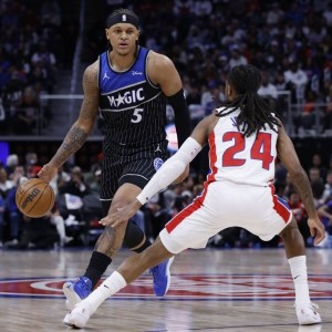 状元对飚！坎宁安45分创队史记录 班凯罗扔进6个3分