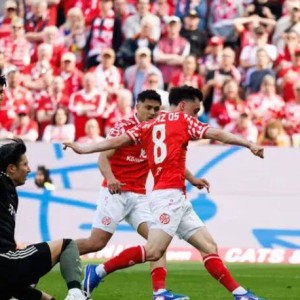 拜仁遭遇重创！半场落后三球，四年来首次，乌尔比希表情尴尬