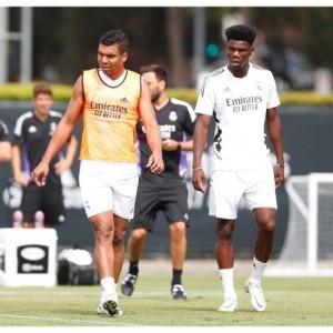 曼联又打皇马主意，想签下琼阿梅尼，忘了当年从皇马买卡塞米罗？