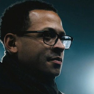 切尔西球迷愤怒爆发：成绩未如预期，罗塞尼尔仍获高层支持引发争议