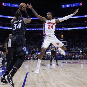 坎宁安45分班凯罗45+9+7 活塞胜魔术总分2-3