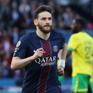 随着克瓦拉茨赫利亚双响+巴黎圣日耳曼3-0，法甲最新积分榜出炉