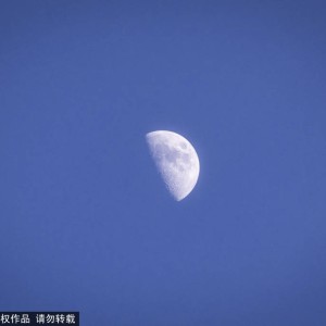 维尼修斯双响推迟巴塞罗那夺冠，西班牙人深陷保级泥潭：一场充满争议与精彩的西甲对决