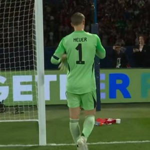 欧冠半决赛首回合爆冷：拜仁客场4-5不敌大巴黎，诺伊尔状态低迷或成隐忧