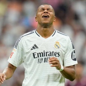 皇马欧冠出局闹剧：姆巴佩自私作风暴露团队短板，卡马文加红牌断送翻盘希望