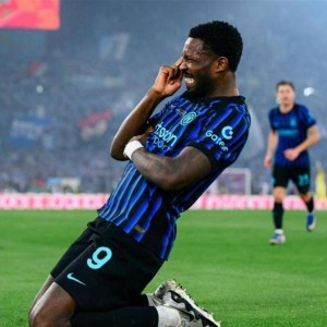 意甲疯狂一夜！2-0，6.4亿豪门赛季三杀对手，加冕双冠+队史第10冠，少帅首年封神