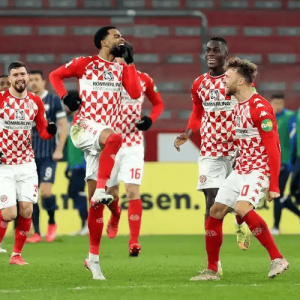 周六024德甲前瞻：沃尔夫斯堡VS拜仁，伤缺对决+战术博弈，结局已露端倪