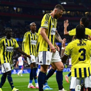 足坛一夜大变天！4-1、5-1，欧冠4队晋级，热刺纽卡齐奏凯，皇马狂胜登顶西甲！
